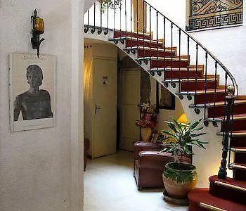 Le Donjon Отель